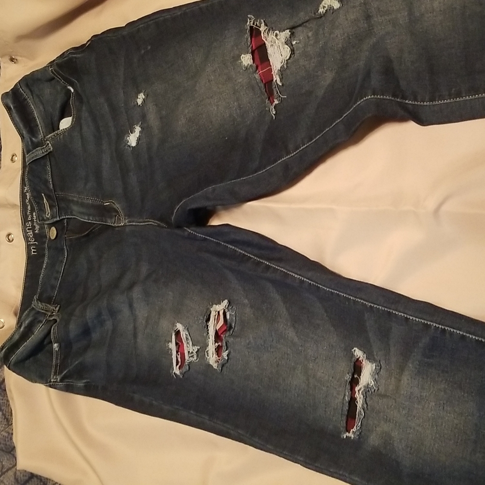 Distressed buffalo plaid super cute Maurice's jeans size L